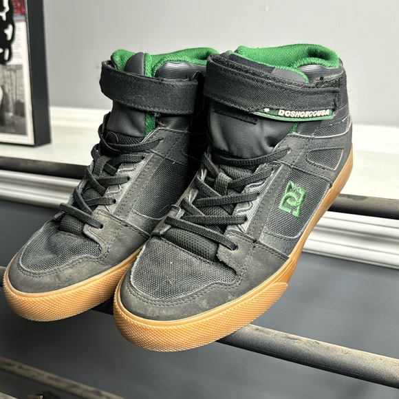 DC shoes - Picture 1 of 3